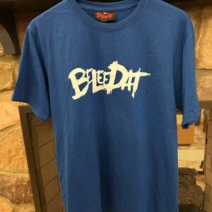 Tee shirt Blue and White Short Sleeve with Bold Graphic-Bee-Leedat rapper line!